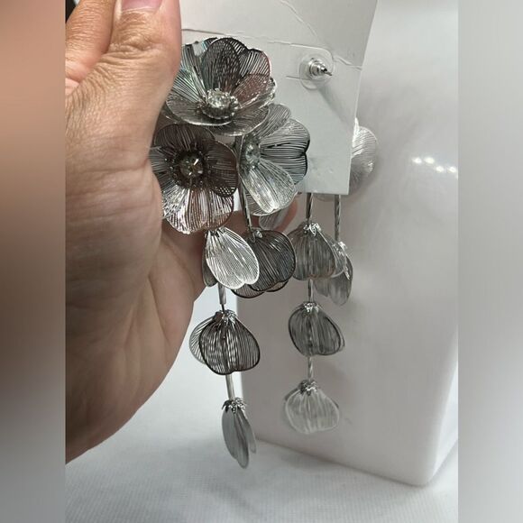 Zara Famous Kate Middleton Floral Statement Earrings - Picture 9 of 17